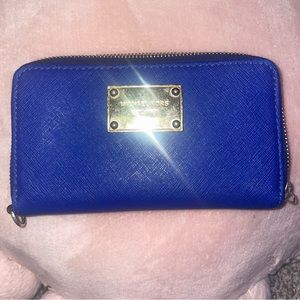 Michael kors mini blue wallet 💙 (50% off)